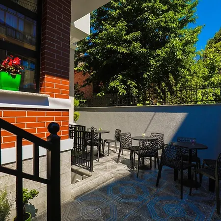 Peroni Отель Корча